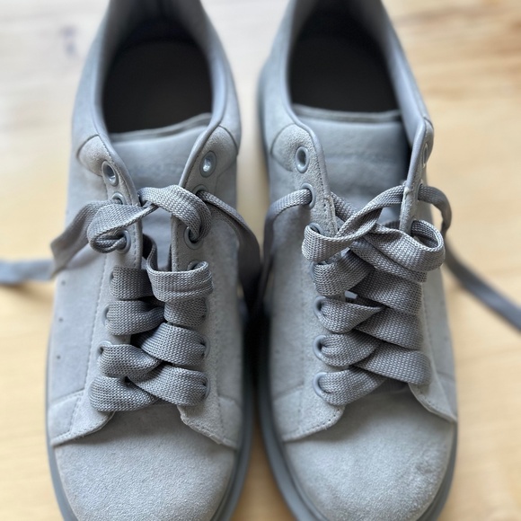 Alexander McQueen Oversized Suede Sneaker - Picture 4 of 4